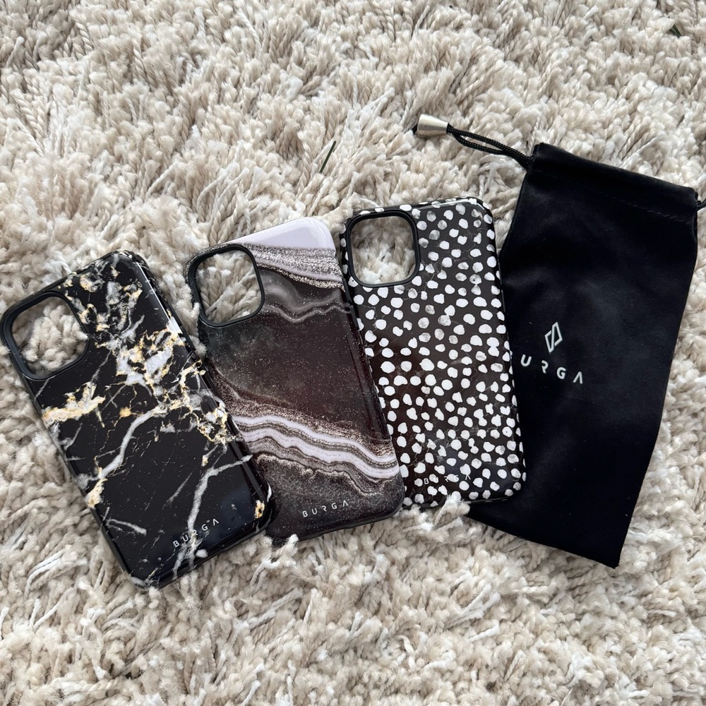 BURGA Black and White Phone Case Set